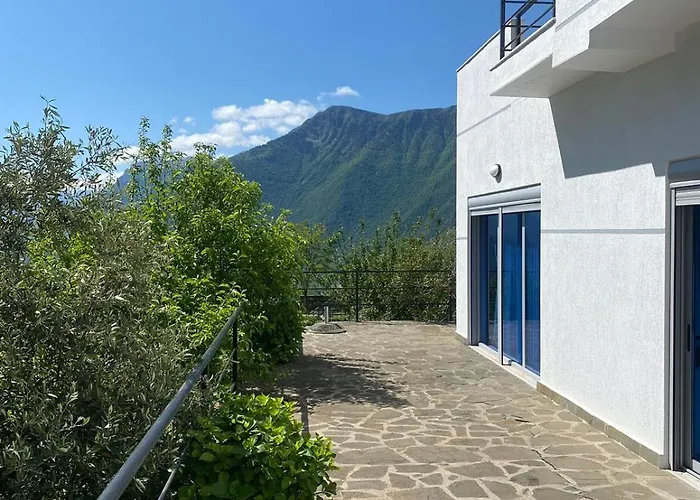 Villa Hoxha Tepelen Tepelene