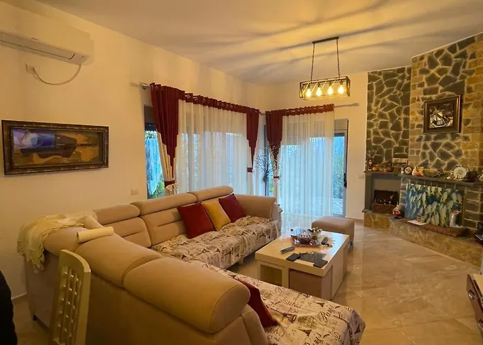 Hoxha Tepelen Villa Tepelene