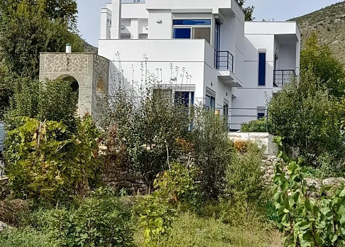 Hoxha Tepelen Villa Tepelene
