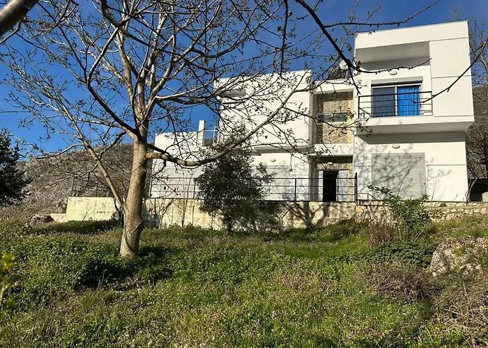 Villa Hoxha Tepelen Tepelene